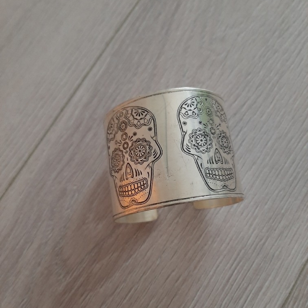 Skull bracelet